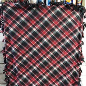 Twist Tie blankie- Black and red stripe